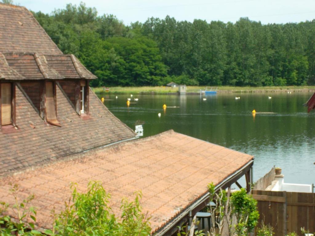 Hotel Le Barrage Mauzac-et-Grand-Castang Exterior foto