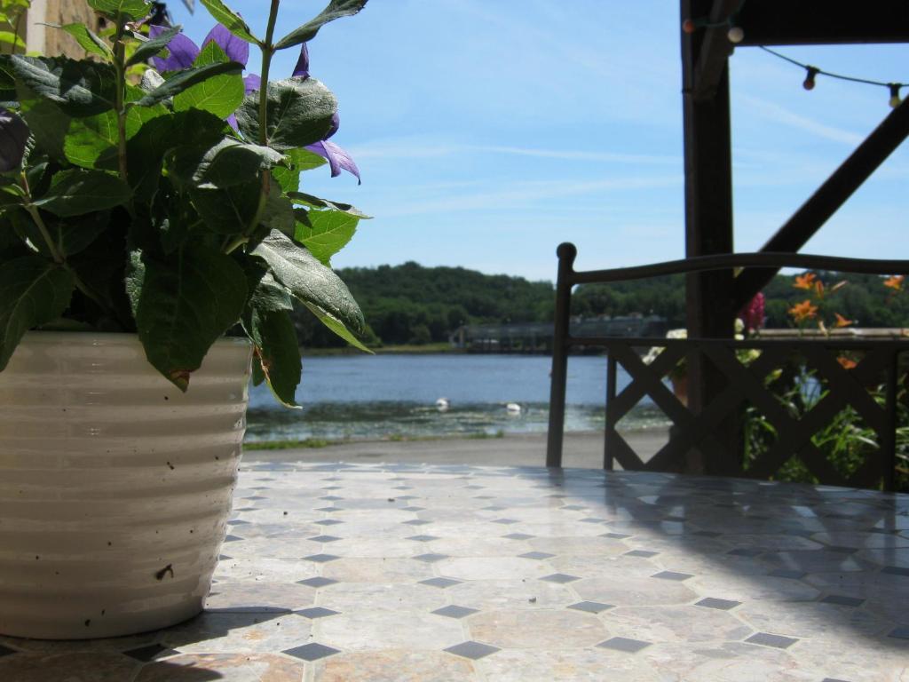 Hotel Le Barrage Mauzac-et-Grand-Castang Exterior foto
