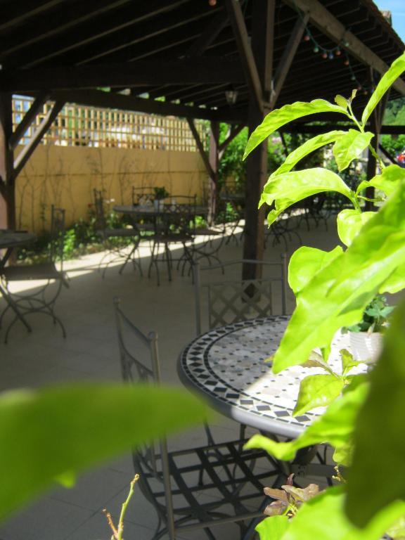 Hotel Le Barrage Mauzac-et-Grand-Castang Exterior foto